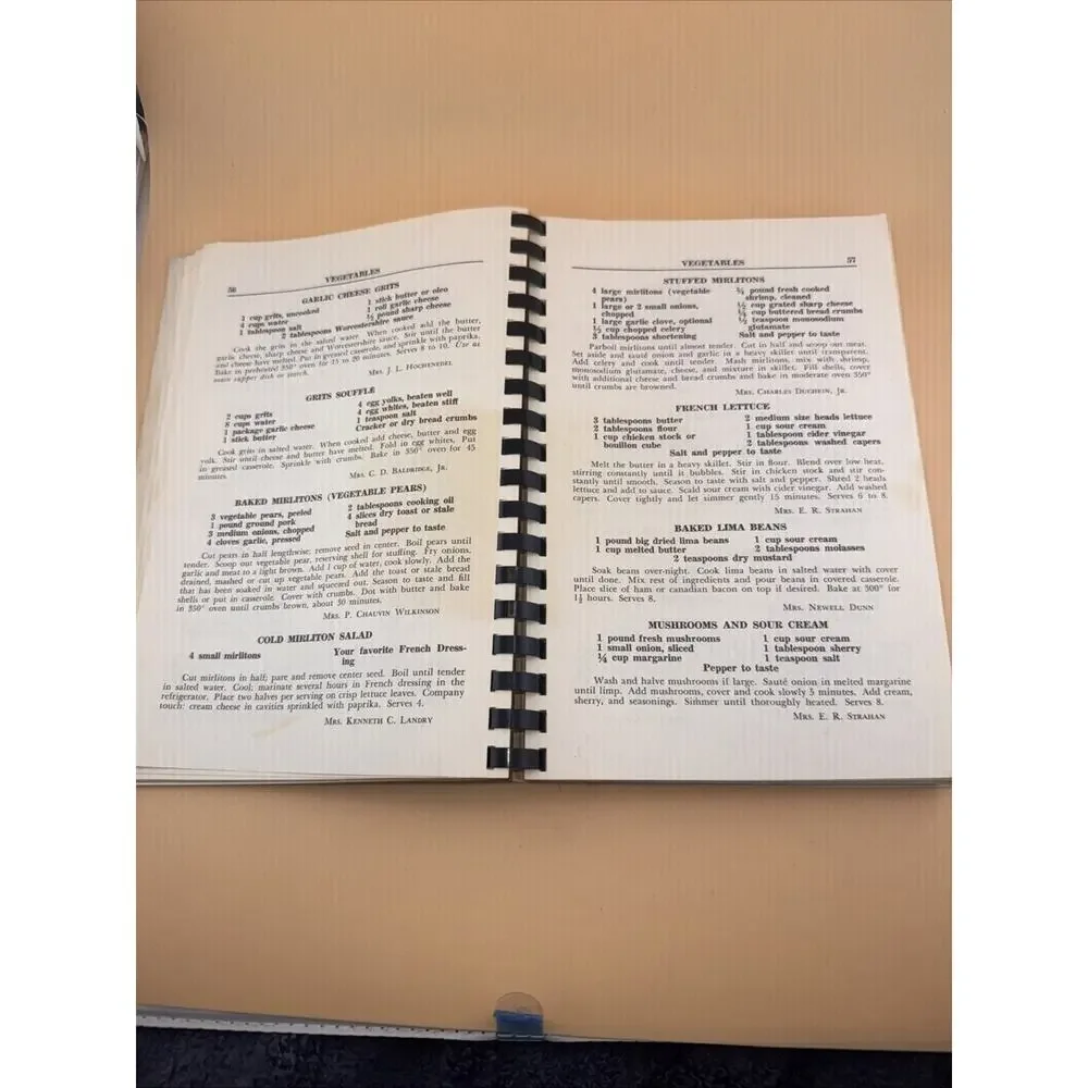 1974 River Road Recipes The Junior League of Baton Rouge, Louisiana Comb binding